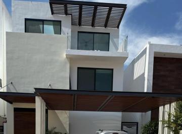 Casa · 3 Recámaras · 4 Estacionamientos · Rento Casa Sin Muebles de 3 Rec con Paneles Solares en Aqua Residencial