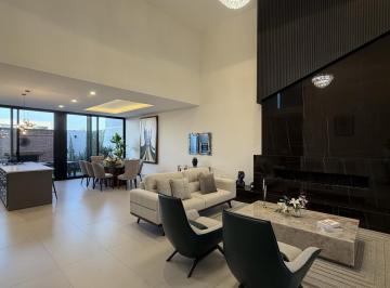 Casa · 300m² · 2 Recámaras · 2 Estacionamientos · Casa en Cascatta