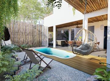 Casa · 155m² · 3 Recámaras · 1 Estacionamiento · Un Estilo de Vida Extraordinario. Lujosa Villa de 3 Recs Lock Off, Piscina y Jacuzzi. Tulum Countr