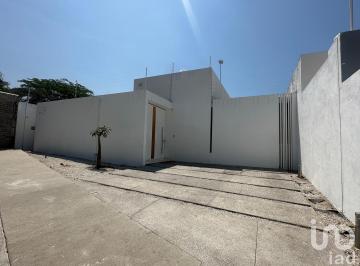 Casa · 178m² · 3 Recámaras · 2 Estacionamientos · Venta de Casa en Comala, Colima