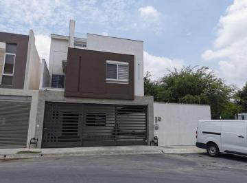 Casa de 3 habitaciones, Monterrey · Venta de Residencia en Puerta de Hierro Cumbres, con Terreno Excedente y 3 Niveles