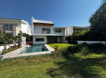 Casa · 350m² · 3 Recámaras · 2 Estacionamientos · Venta de Casa en Fraccionamiento Paraiso Country, Emiliano Zapata