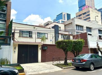 Casa · 380m² · 3 Recámaras · 5 Estacionamientos · Casa en Venta con Amplio Terreno en Polanco, Ideal Para Inversionistas.