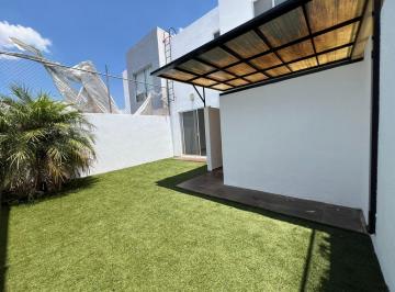 Casa · 112m² · 3 Recámaras · 2 Estacionamientos · Vistas Altozano Casa 3 Recamaras, Jardin, Lindo Privado