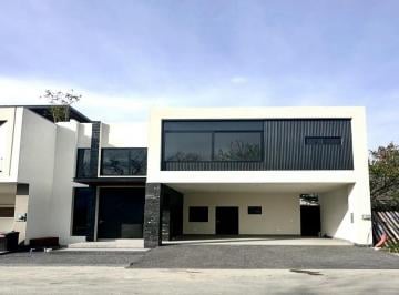 Casa · 260m² · 3 Recámaras · 2 Estacionamientos · Venta Casa en Fracc. Las Esmeraldas Residencial Zona Carretera Nacional en Monterrey - 260 m²