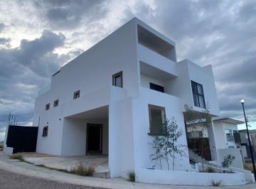 Casa de 4 habitaciones, Querétaro · Casa en Renta en Juriquilla