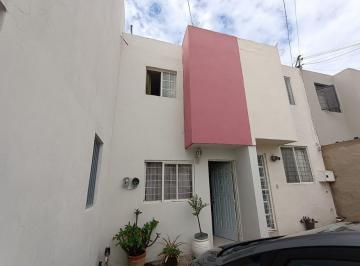 Casa · 77m² · 2 Recámaras · 1 Estacionamiento · Casa en Venta La Estancia Parque Metropolitano