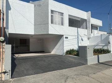 Casa · 252m² · 4 Recámaras · 4 Estacionamientos · Casa en Venta en Jardines de Guadalupe