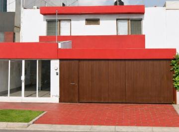 Casa de 5 habitaciones, Guadalajara · Casa en Venta con Local Comercial en Providencia