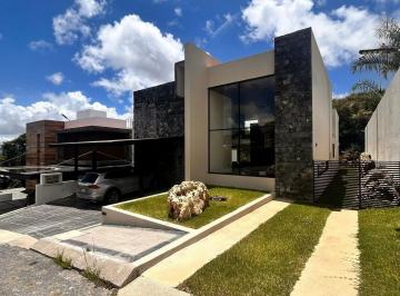 Casa · 320m² · 3 Recámaras · 2 Estacionamientos · Venta Casa en Club de Golf La Gran Reserva Ixtapan de La Sal, Estado de México - con Alberca y Spa