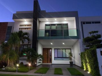 Casa en condominio · 252m² · 4 Recámaras · 2 Estacionamientos · Casa en Venta en La Rioja, Tlajomulco