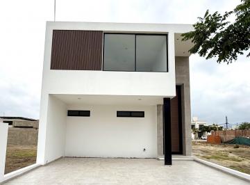 Casa · 190m² · 2 Estacionamientos · Casa en Nueva en Venta Fracc. Mayorca