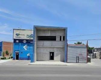 Bodega comercial · 300m² · 2 Estacionamientos · Local en Monterrey