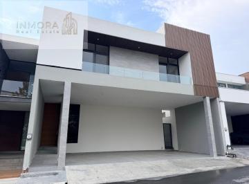Casa · 402m² · 3 Recámaras · 3 Estacionamientos · Casa en Laderas Zona El Uro