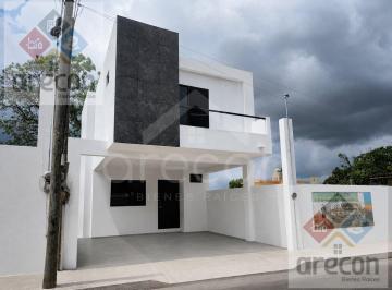 Casa · 160m² · 3 Recámaras · 2 Estacionamientos · Casa Nueva en Venta a 2 Cuadras de Carretera Tampico Mante