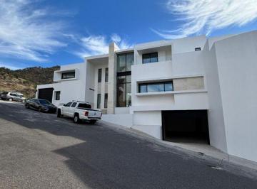 Casa de 4 habitaciones, Hermosillo · Casa en Venta en Residencial La Cañada, Hermosillo | Alberca, Terraza y Vista Panorámica