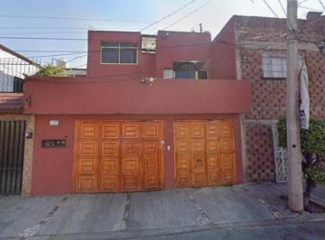 Casa de 4 habitaciones, Iztapalapa · Casa en Venta en Calle Sur 105 #327