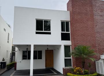 Casa de 4 habitaciones, Guadalajara · Casa con 120 m² de Terreno y 4 Recámaras en Renta en Jardines de Los Arcos