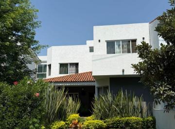 Casa de 3 habitaciones, Zapopan · Casa en Venta Jardin Real Coto 5