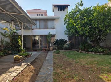 Casa de 4 habitaciones, Zapopan · Casa en Venta Bugambilias