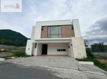 Casa · 338m² · 3 Recámaras · 2 Estacionamientos · El Uro