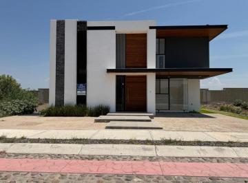 Casa de 4 habitaciones, Corregidora · Casa Venta Balvanera