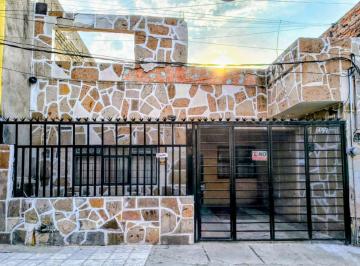 Casa de 8 habitaciones, Guadalajara · Casa con 2 Departamentos en Venta