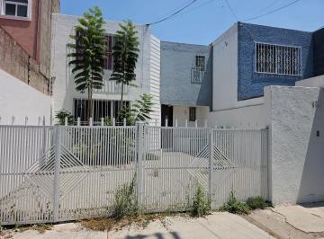 Casa de 3 habitaciones, Querétaro · Casa en Venta Ubicacion Centrica 3 Recamaras 3 Baños Cuarto de Servicio Jardin