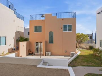 Casa de 3 habitaciones, Los Cabos · Casa en Venta | Alberca, Rooftop y Seguridad