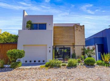 5791c7f93f192f259e2ad51302f0eeae5ff10fddeae9094faa68f21729492157 · Casa en San Miguel de Allende, Amueblada, Comunidad Privada y Cerca del Centro