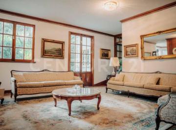 Casa · 1249m² · 3 Recámaras · 8 Estacionamientos · Residencia Patrimonial en Tlacopac: Elegancia Atemporal en San Ángel
