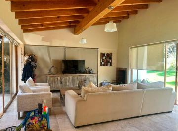 Casa en condominio de 4 habitaciones, Valle de Bravo · Casa en Venta en Condominio en Valle de Bravo