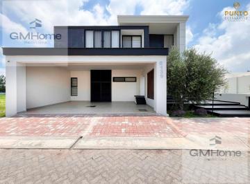 Casa · 475m² · 4 Recámaras · 3 Estacionamientos · Casa en Renta en Marina Campo de Golf