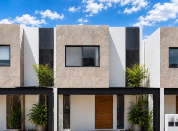 Casa de 3 habitaciones, Solidaridad · Casa de 3 Recamaras en Privada con Amenidades y Acceso Controlado en Playa del Carmen.