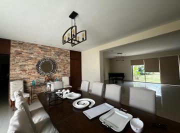 Casa · 518m² · 4 Recámaras · 3 Estacionamientos · Casa en Venta en Temozon Norte Merida