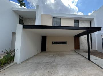 Casa · 302m² · 2 Estacionamientos · Casa en Venta en Temozon Norte
