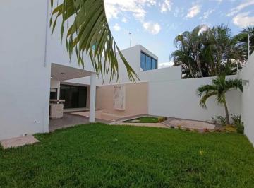 Casa de 5 habitaciones, Mérida · Casa en Renta Amueblada con Alberca y Paneles Solares, Santa Gertrudis Copó