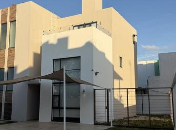 Casa · 215m² · 3 Recámaras · 2 Estacionamientos · Casa en Renta Residencial Bali II