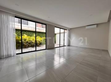 Casa · 250m² · 3 Recámaras · 2 Estacionamientos · Casa en Venta en Arbolada - a Estrenar - Alberca Rooftop 3 Niveles
