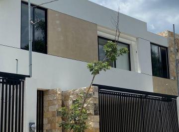 Casa · 193m² · 3 Recámaras · 2 Estacionamientos · Casa en Renta Equipada en Temozón Norte, Mérida