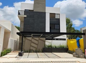 Casa · 327m² · 4 Recámaras · Casa en Venta en Via Cumbres