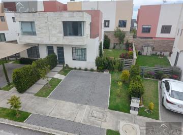 Casa · 114m² · 2 Recámaras · 3 Estacionamientos · Casa en Venta en Villas del Campo con Excedente de Jardin