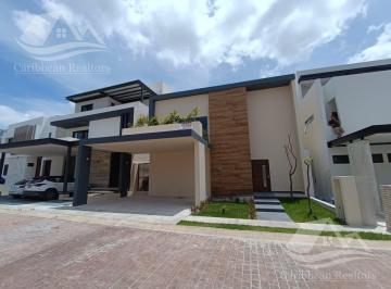Casa · 340m² · 4 Recámaras · 3 Estacionamientos · Casa en Venta en Via Cumbres Cancun