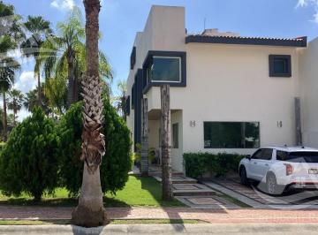 Casa · 490m² · 4 Recámaras · Casa en Venta en Playa Magna Playa del Carmen