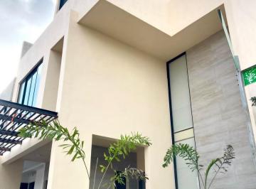 Casa · 320m² · 3 Recámaras · 3 Estacionamientos · Casa en Venta en Arbolada Cancun