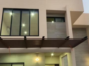 Casa · 320m² · 3 Recámaras · 3 Estacionamientos · Casa en Venta en Arbolada Cancun