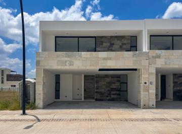 Casa en condominio · 136m² · 4 Recámaras · 2 Estacionamientos · Casa Fabiana en Venta en Punta Coral (Norponiente)