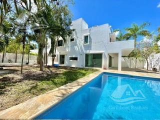 Casa · 450m² · 3 Recámaras · Casa en Venta en Cumbres