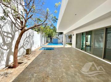 Casa · 450m² · 3 Recámaras · Casa en Venta en Cumbres