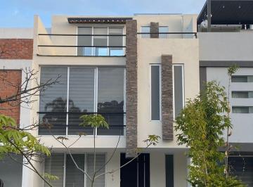 Casa en condominio en Renta de 3 habitaciones Bosques de Santa Anita · Casa con Muy Bonitos Terminados, Cocina con Isla de Granito